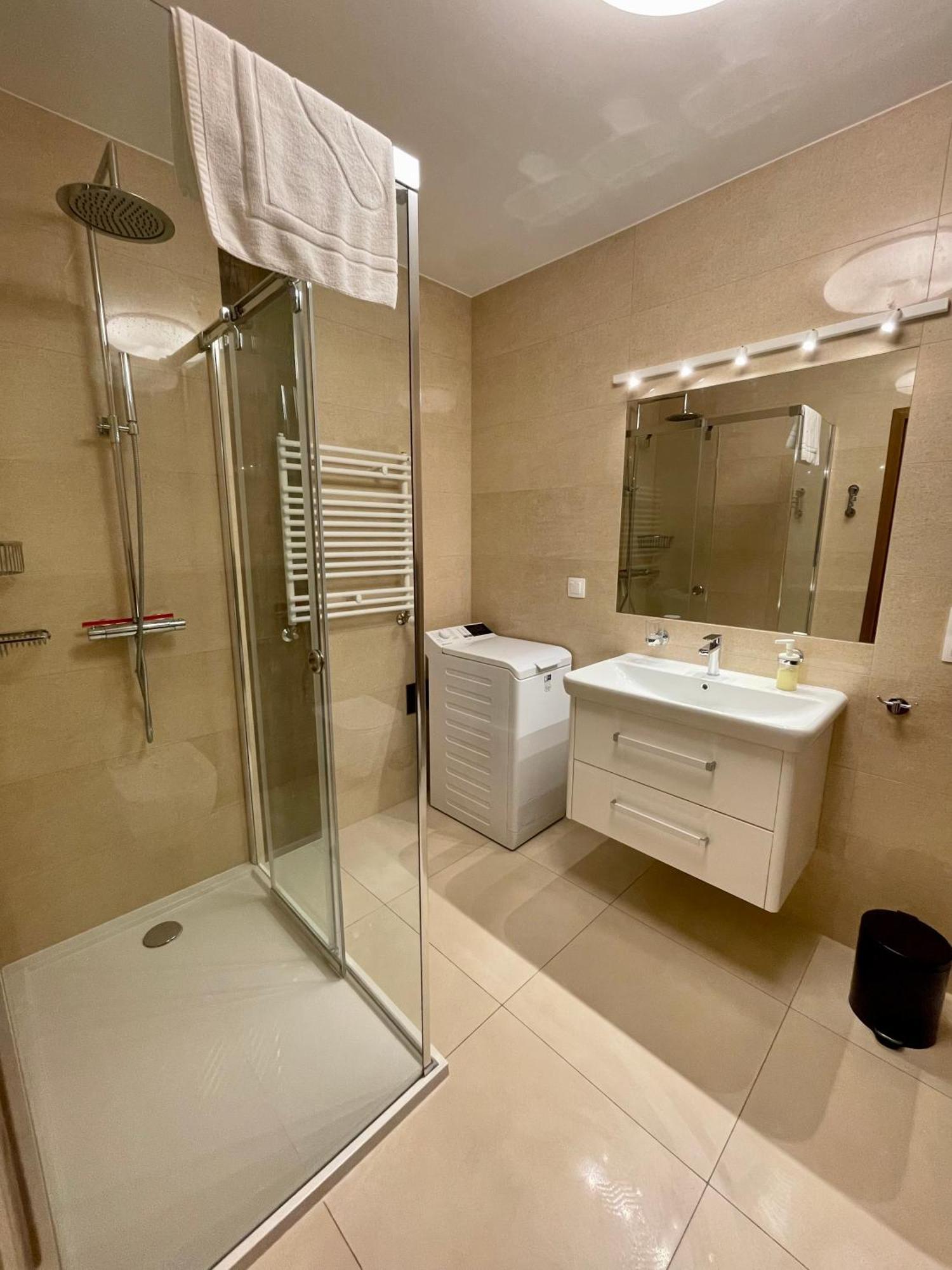 Golden Queen Apartments Old Town Krakow Luaran gambar